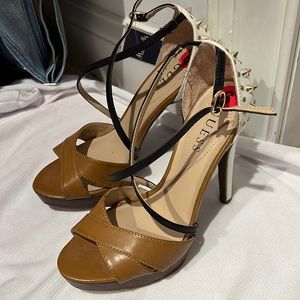 New with tags Guess heels